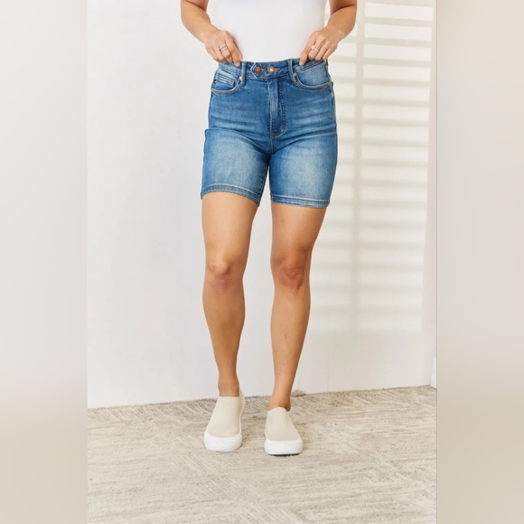Just In!! Judy Blue Full Size Tummy Control Double Button Bermuda Denim Shorts - Picture 5 of 7